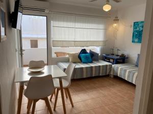 Ένα ή περισσότερα κρεβάτια σε δωμάτιο στο MARINE APARTMENT
