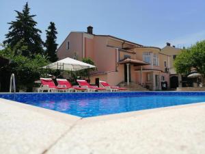 Bazén v ubytování Giovanna Boutique Rooms & Pool nebo v jeho okolí