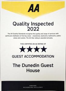 Chứng chỉ, giải thưởng, bảng hiệu hoặc các tài liệu khác trưng bày tại Dunedin Guest House