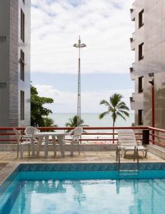 Bazén v ubytování Flat Boa Viagem Recife Navegantes nebo v jeho okolí