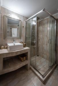 Kúpeľňa v ubytovaní Anemi Suites + 37 fotografií