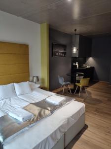 Posteľ alebo postele v izbe v ubytovaní OPÁL Residence Apartman
