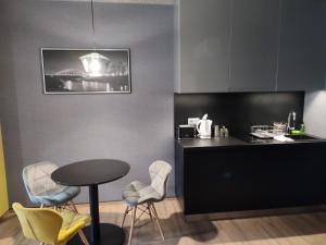 Kuchyňa alebo kuchynka v ubytovaní OPÁL Residence Apartman
