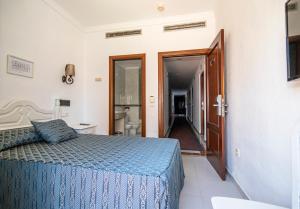 Postel nebo postele na pokoji v ubytování Hotel Pozo del Duque
