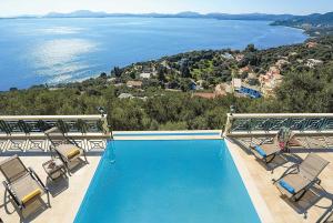 Piscina a Anna Nissaki Corfu o a prop