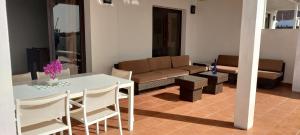 Posezení v ubytování Villa Sunset Faro Deluxe & Spa Pool