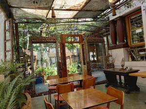 a restaurant with tables and chairs and plants at Pousada Zilah in São Paulo