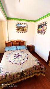 เตียงในห้องที่ Hostal Algas Del Titicaca