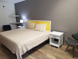 a bedroom with a bed and a table and chairs at Blue Sky Inn- Complimentary Happy Hour Th-Sun, Veteran owned, Full Breakfast, Best green space, 1 mile from Blue Ridge, Fire Pit in Blue Ridge