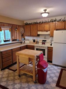 Η κουζίνα ή μικρή κουζίνα στο Cable Townhome #3 condo