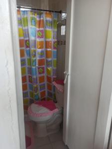 Koupelna v ubytování MANOA "Lugar de descanso" HABITACION CON VISTA A LA CIUDAD, FRESCO Y VENTILADO