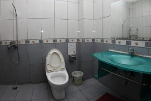 Bathroom sa 馬港驛站 Oldharbor Hostel