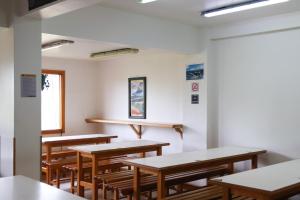 Um restaurante ou outro lugar para comer em YAGHAN HOSTEL