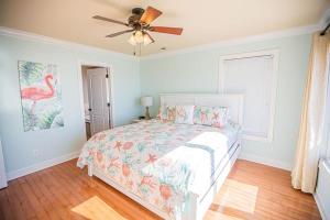 Postel nebo postele na pokoji v ubytování Brice Is Right home + 22 fotografií