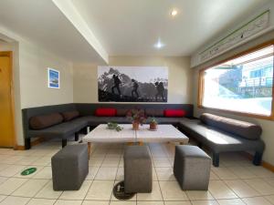Uma área de estar em YAGHAN HOSTEL