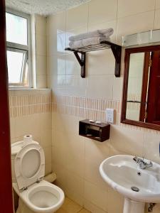 Koupelna v ubytování Kenya Comfort Suites