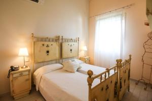 A bed or beds in a room at Lucciole Nella Nebbia
