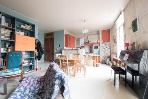 Svetainės erdvė apgyvendinimo įstaigoje Clem - Appartement dans le coeur d'Arles