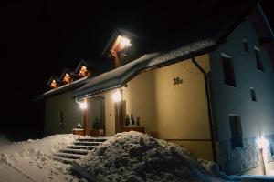 Apartamenty Sadowy að vetri til