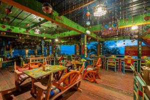 Un restaurant sau alt loc unde se poate mânca la Varinda Resort