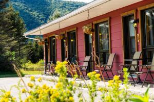 Imagen de la galería de Auberge de Jeunesse Le Camp De Base, en L'Anse-Saint-Jean