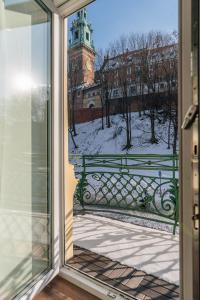 Obiekt Podzamcze 24 Apartments zimą