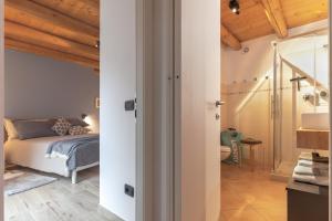 Postel nebo postele na pokoji v ubytování Casa del Borgo "Aria & Acqua" sul Lago Maggiore