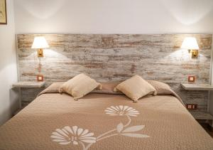 A bed or beds in a room at Can Misse