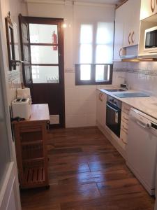 Kuchyňa alebo kuchynka v ubytovaní Apartamento Ruiloba