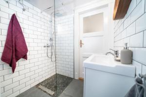 Kúpeľňa v ubytovaní Cozy apartment in Budapest near Gellért Hill + 7 fotografií