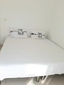 Cama ou camas em um quarto em Apartments House of Art