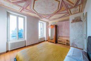 a room with a coffered ceiling and a bed in it at FEEL - Pareto Apartment in Bergamo