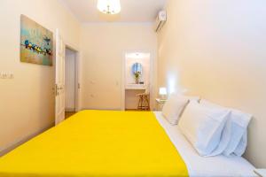 A bed or beds in a room at Ampio Cantone Suite