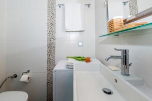 A bathroom at Ampio Cantone Suite