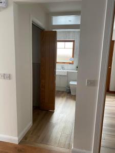 Bilik mandi di The Nook Holiday Cottage +23 gambar