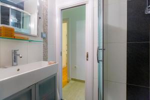 A bathroom at Ampio Cantone Suite Még 23 kép