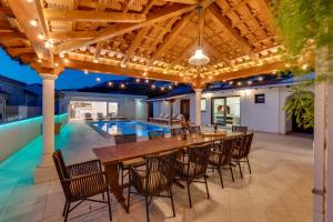 Φωτογραφία από το άλμπουμ του NEW! Seaview Villa MaToLi with heated 50sqm pool and 4 bedrooms, close to Split σε Podstrana