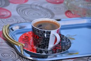 Kemudahan buat kopi dan teh di std- Na lepom plavom Dunavu