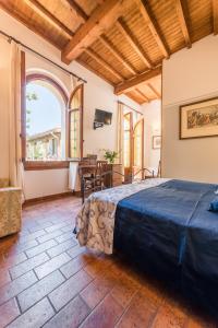a bedroom with a large bed and a table at Residenza Il Villino B&B in Florence