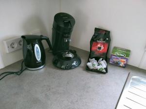 Set per la preparazione di tè e caffè presso BJ Chalets - De Rug 1 - Vakantiepark Lauwersoog - LUXE chalet met vaatwasser! Vroege incheck!