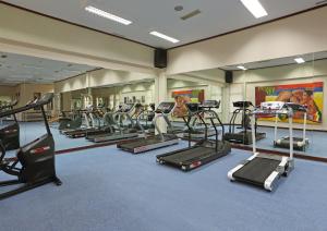
Het fitnesscentrum en/of fitnessfaciliteiten van Bintang Bali Resort
