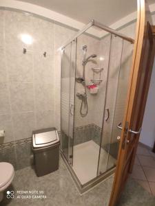 a bathroom with a shower and a toilet at Appartamento SUNRELAX in Riva del Garda +10 photos