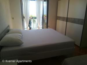 Postel nebo postele na pokoji v ubytování Kvarner Apartments II - Mošćenička Draga