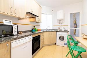 a kitchen with a sink and a dishwasher at Apartamento Vicky Victoria in Málaga