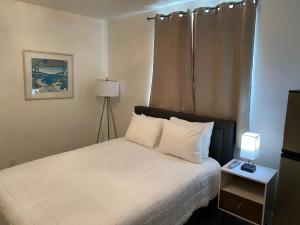 Postel nebo postele na pokoji v ubytování Tiana Beach Inn