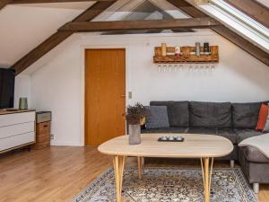 een woonkamer met een bank en een tafel bij 6 person holiday home in Ebeltoft in Ebeltoft