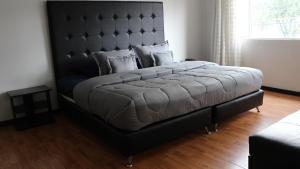 Postel nebo postele na pokoji v ubytování Hotel Dorado Plaza Bogota