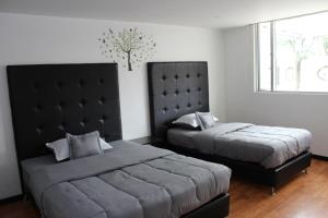 Postel nebo postele na pokoji v ubytování Hotel Dorado Plaza Bogota + 37 fotografií