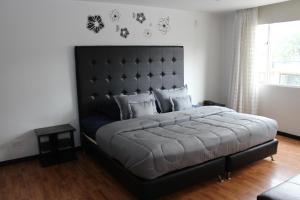 Postel nebo postele na pokoji v ubytování Hotel Dorado Plaza Bogota
