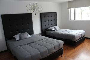 Postel nebo postele na pokoji v ubytování Hotel Dorado Plaza Bogota